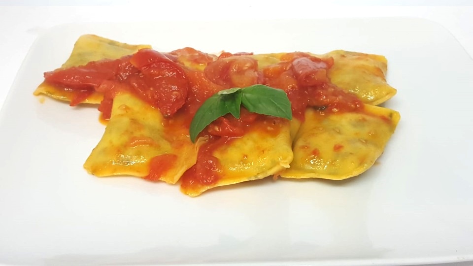 Ravioli di ricotta di bufala e pomodoro fresco