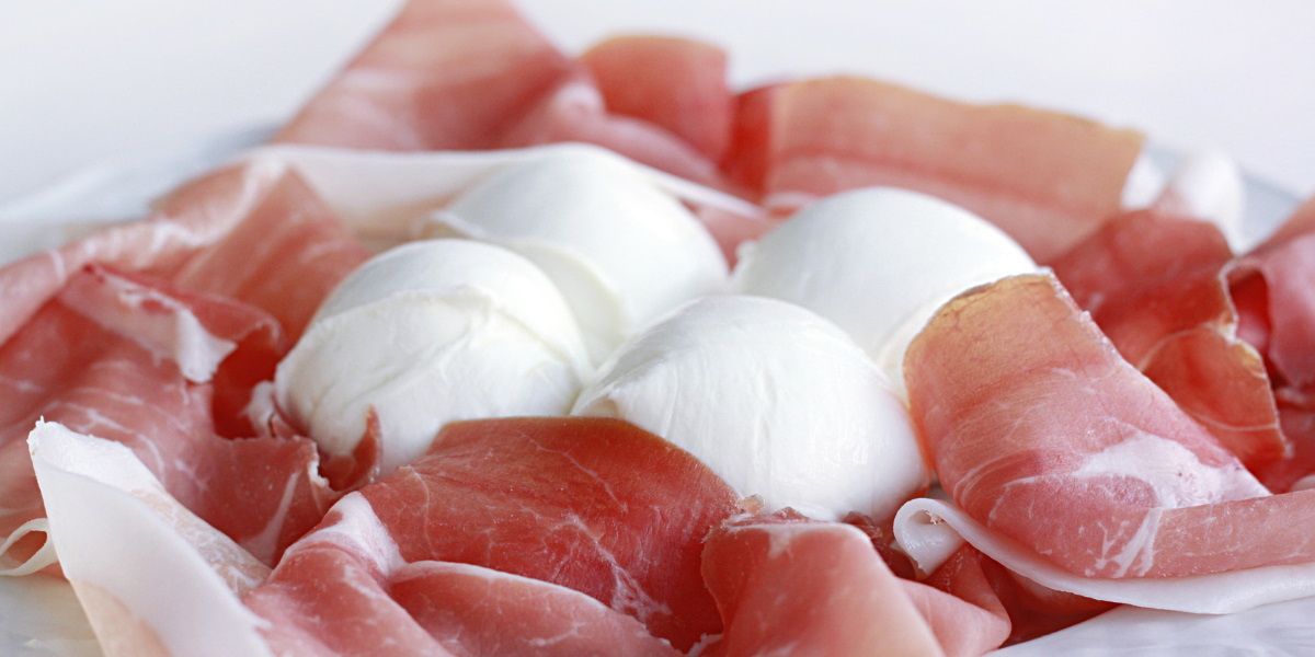 Parma ham and mozzarella cheese 