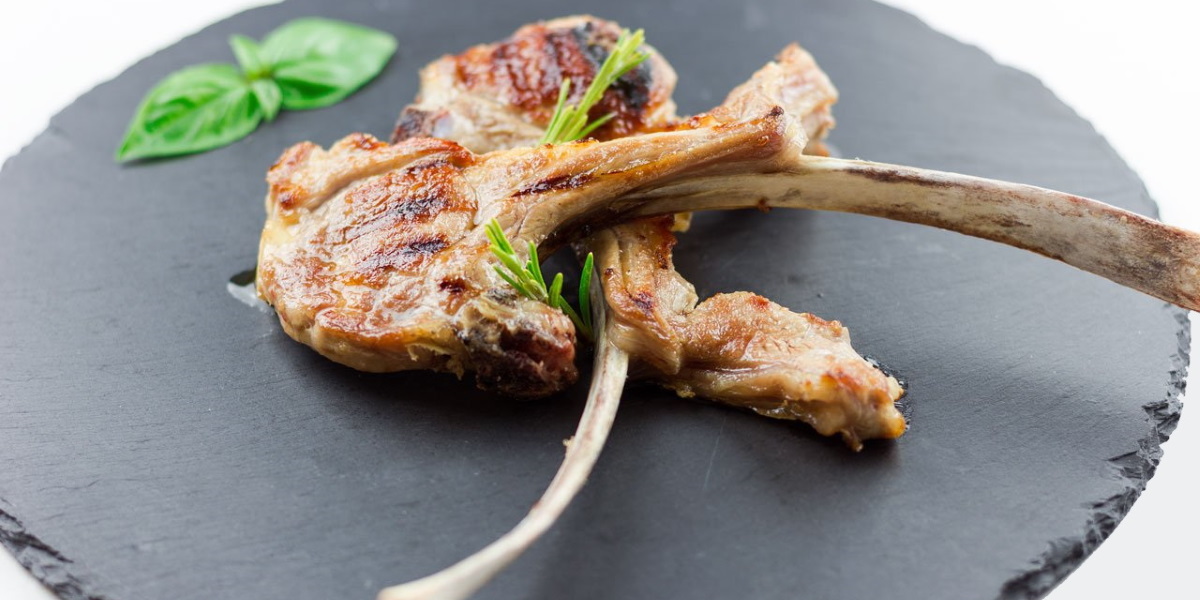 Grilled lamb chops* in Roman style