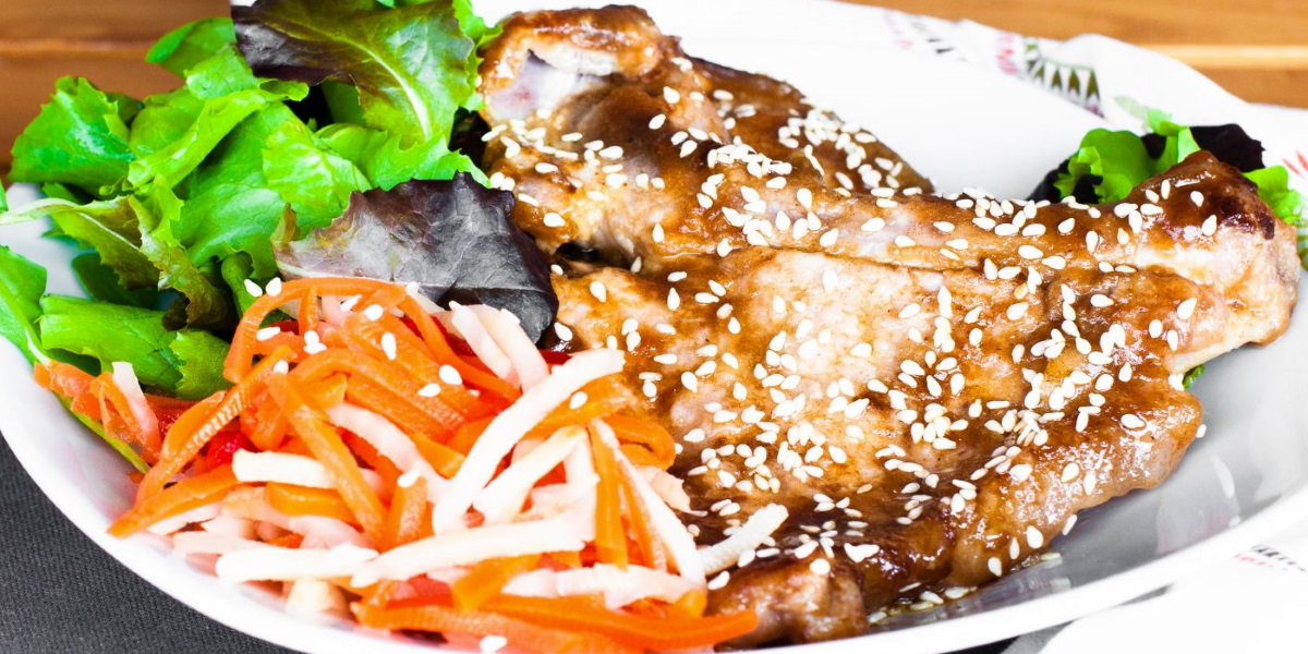 Chicken fillet in soy and sesame sauce 