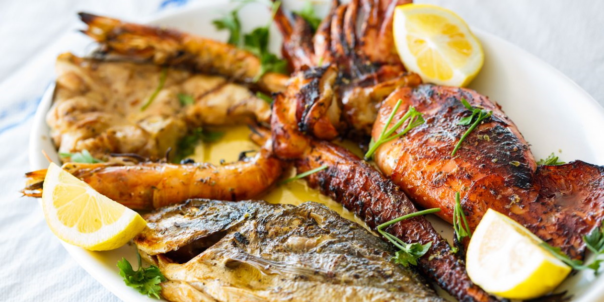 Mixed grilled seafood* in tartare sauce 