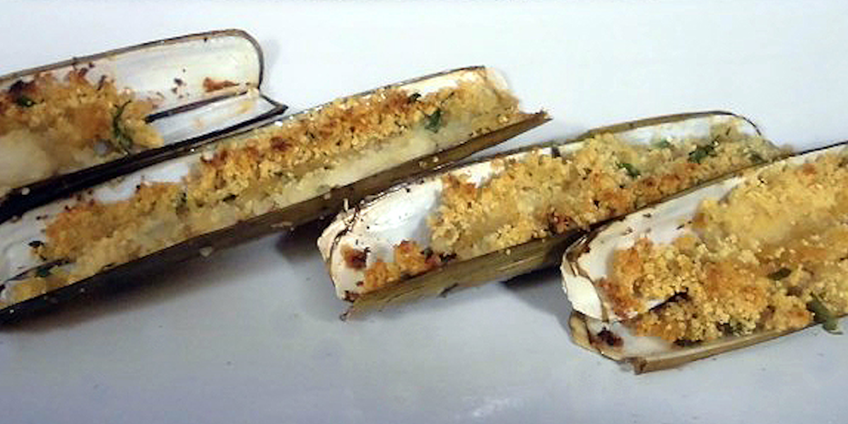  Gratinated razor clams